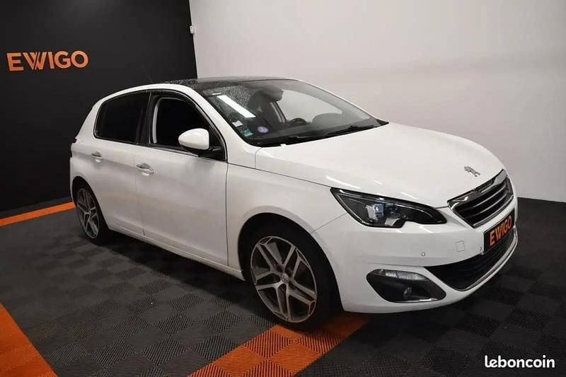 Blanc Utilisé 2014 Peugeot 308 Allure Berline | 7 890 € (Super prix) - Image 1/4