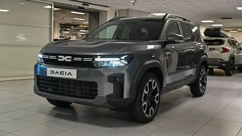 Gris Nouvelle 2025 Dacia Bigster Journey SUV | 33 280 € - Image 1/4