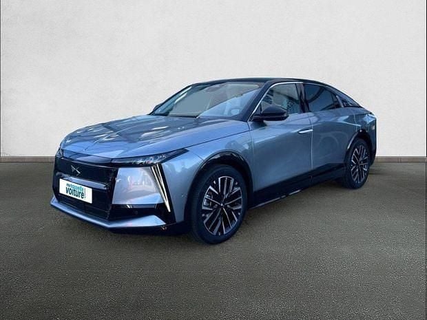 Gris Nouvelle 2025 DS Automobiles N°8 SUV | 63 999 € - Image 1/4