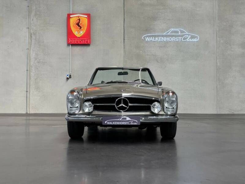 Gris Utilisé 1969 Mercedes SL280 Cabriolet | 144 890 € - Image 1/4