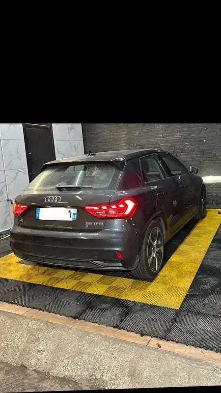 Image 2/4
