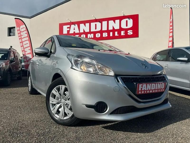 Gris Utilisé 2013 Peugeot 208 Active Citadine | 7 990 € (Prix assez cher) - Image 1/4