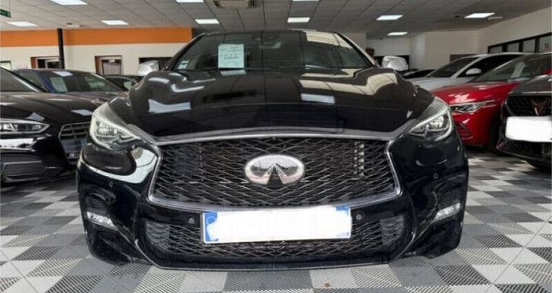 Noir Utilisé 2017 Infiniti Q30 Sport Tech Citadine | 16 990 € (Prix juste) - Image 1/4