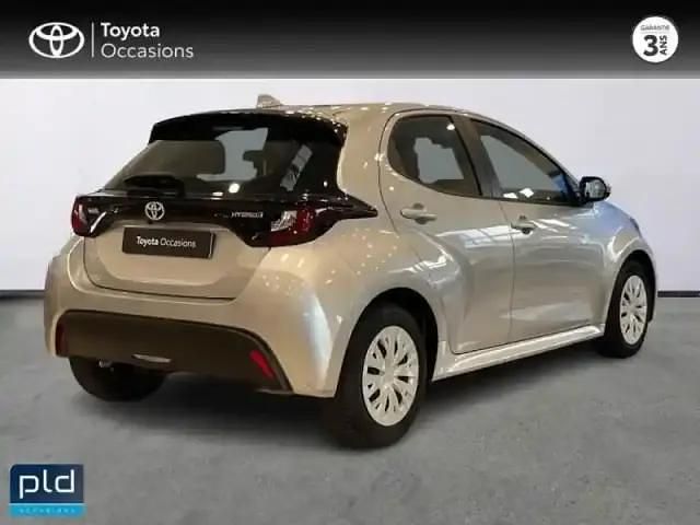 Occasion Toyota Yaris Hybrid Business Edition 116 ch (85 kW) 2022 Gris minéral (m) Berline