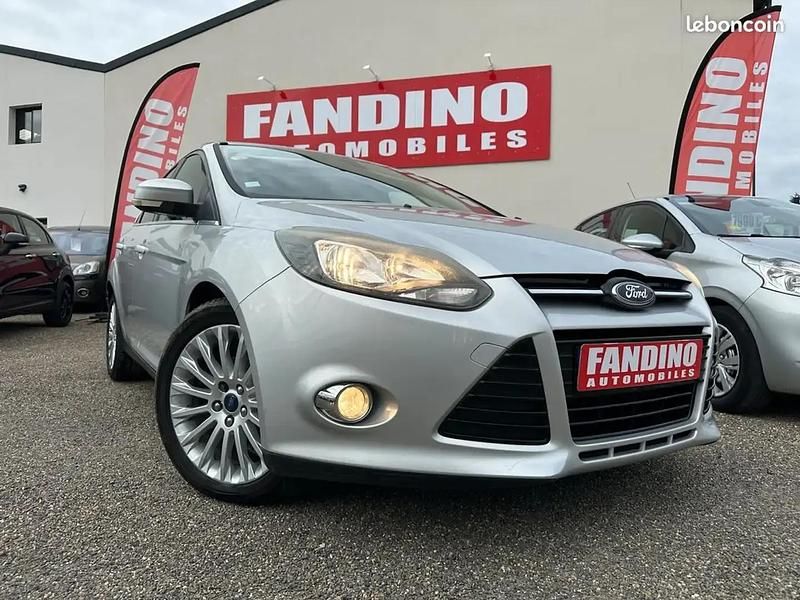 Gris Occasion 2014 Ford Focus Titanium Berline | 7 990 € (Prix assez cher) - Image 1/4