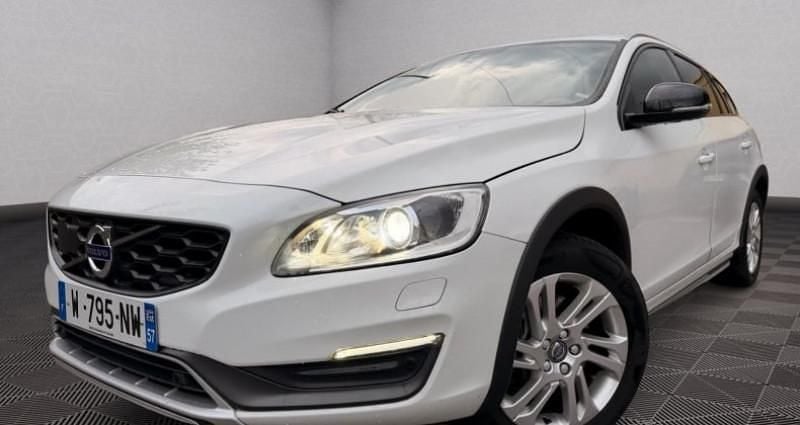 Utilisé 2016 Volvo V60 CC Momentum Break | 15 999 € - Image 1/4