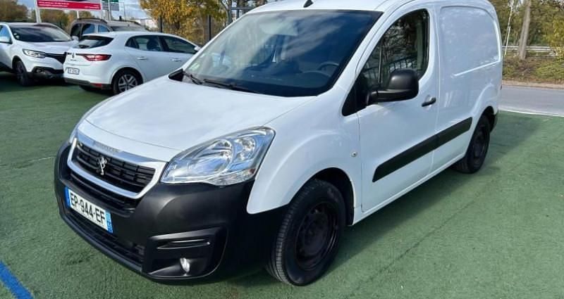 Blanc Utilisé 2017 Peugeot Partner Premium Van | 7 788 € (Bon prix) - Image 1/4