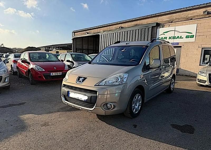 Beige Occasion 2010 Peugeot TePee Van | 5 499 € - Image 1/4