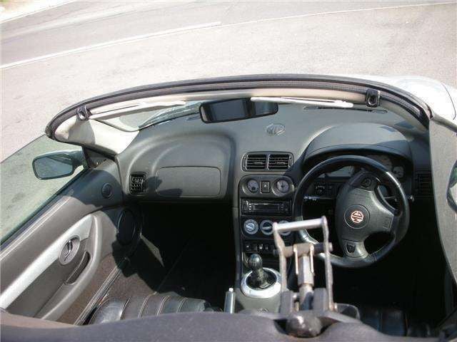 Image 2/4