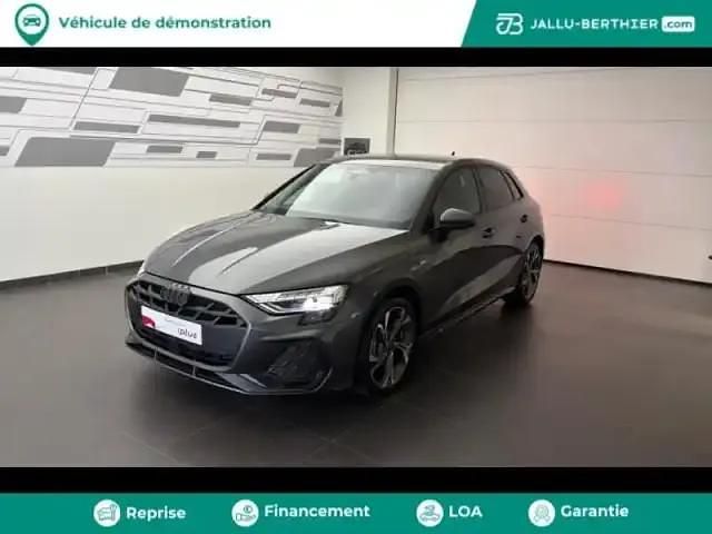 Nouvelle Audi A3 S-Line 2025 Gris daytona nacré Berline
