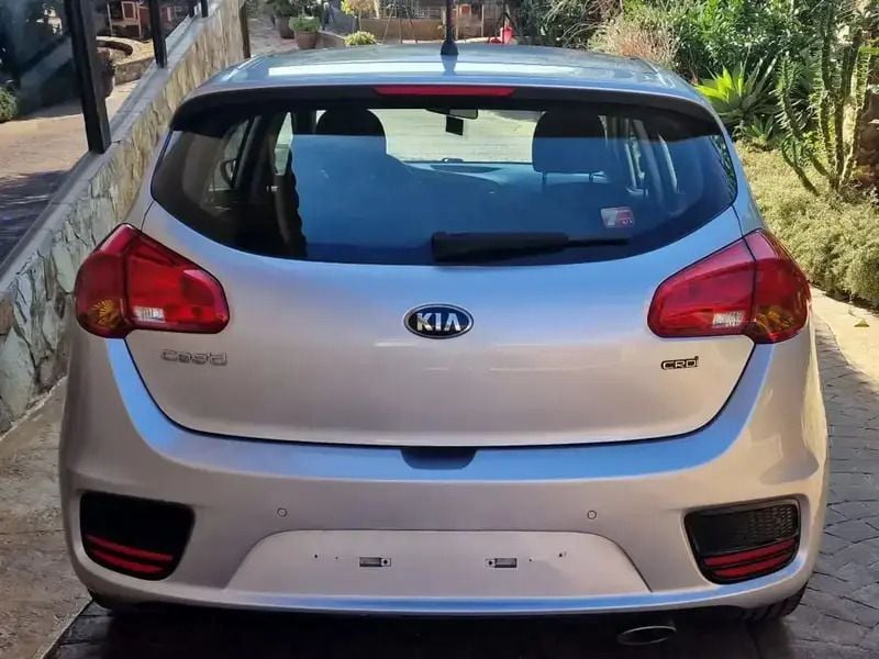 Gris Utilisé 2017 Kia Ceed Active Berline | 10 400 € (Super prix) - Image 1/4