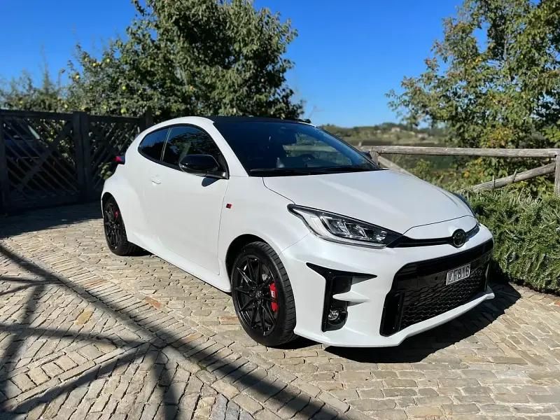 Blanc Utilisé 2023 Toyota Yaris Citadine | 35 990 € - Image 1/4