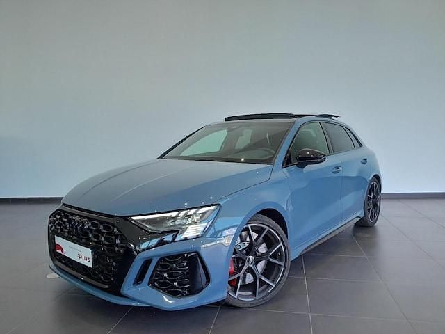 Gris kemora métallisé Utilisé 2024 Audi RS3 Sportback Design Citadine | 92 990 € (Prix assez cher) - Image 1/4