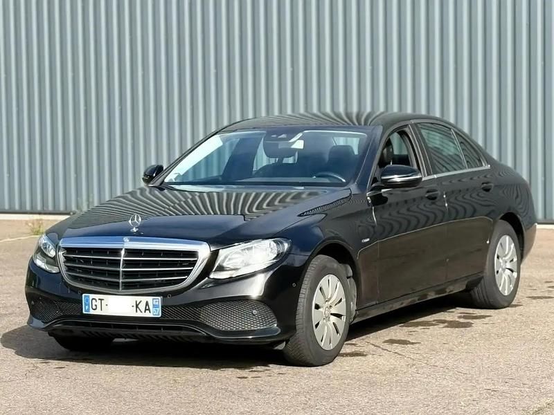 Noir Utilisé 2017 Mercedes E200 Business Berline | 17 990 € - Image 1/4