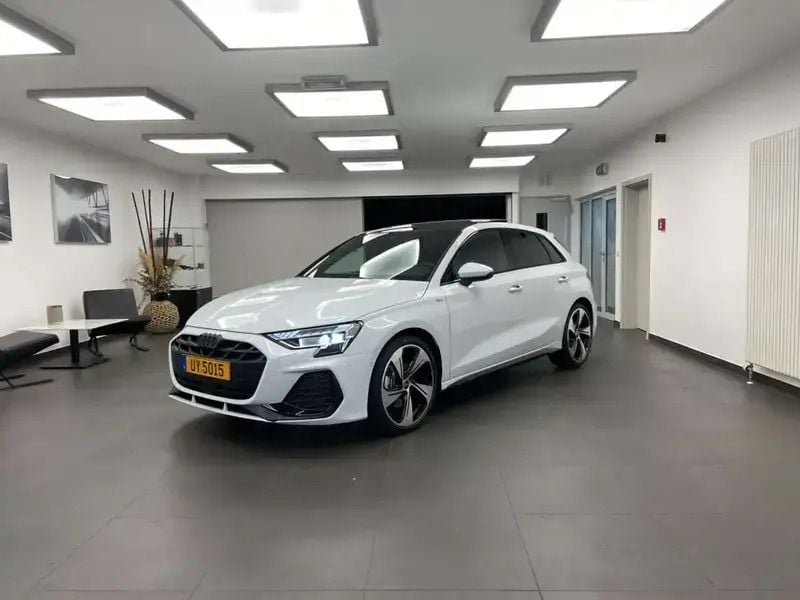 Blanc Utilisé 2025 Audi A3 Sportback S-Line Citadine | 44 000 € (Prix cher) - Image 1/4
