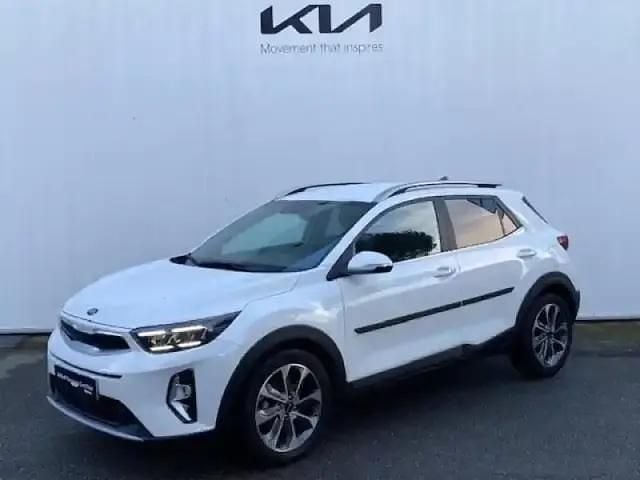 Blanc céleste Occasion 2020 Kia Stonic Premium SUV | 17 490 € (Prix juste) - Image 1/4