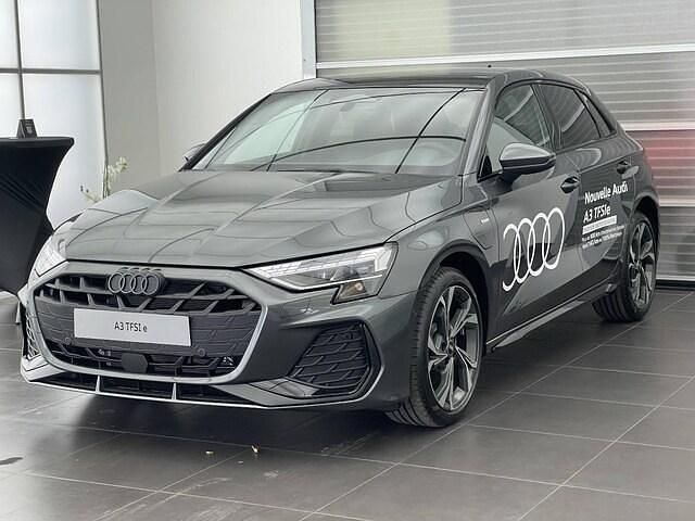 Gris daytona nacré Nouvelle 2026 Audi A3 Sportback e-tron S-Line Citadine | 56 779 € - Image 1/4