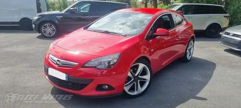 Rouge Utilisé 2013 Opel Astra GTC Sport Berline | 8 990 € - Image 1/4