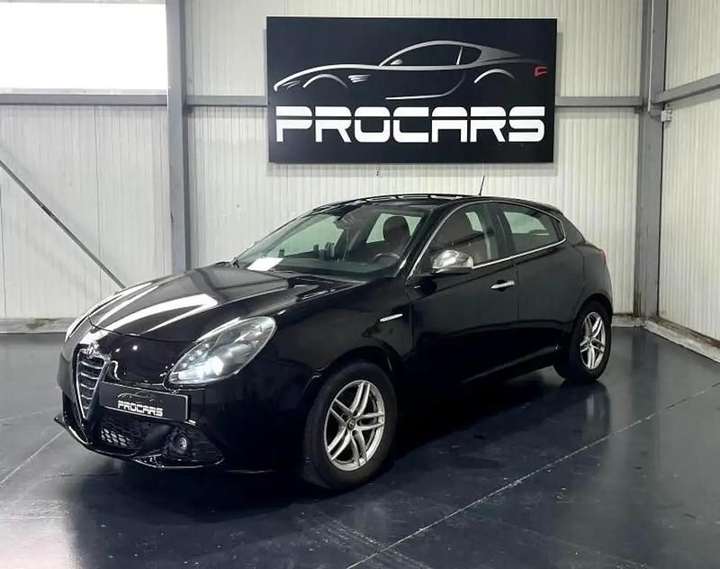 Brun Utilisé 2011 Alfa Romeo Giulietta Distinctive Citadine | 6 490 € - Image 1/4
