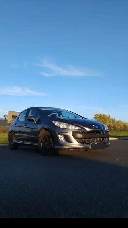 Utilisé 2009 Peugeot 308 Tendance Berline | 3 000 € (Prix juste) - Image 1/4