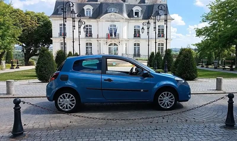 Utilisé 2010 Renault Clio III Berline | 3 200 € (Prix juste) - Image 1/4