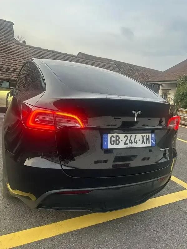 Noir Utilisé 2021 Tesla Model Y SUV | 29 000 € - Image 1/4