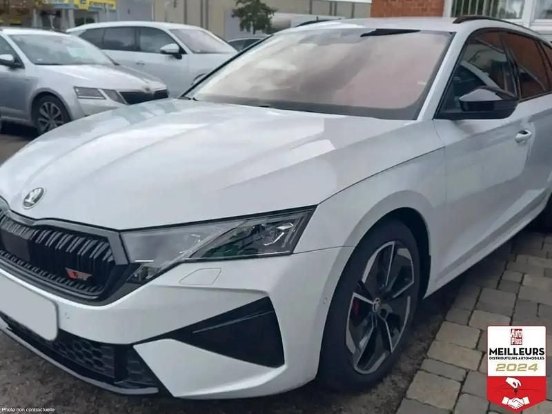 Blanc Nouvelle 2025 Skoda Octavia RS Break | 47 500 € - Image 1/2