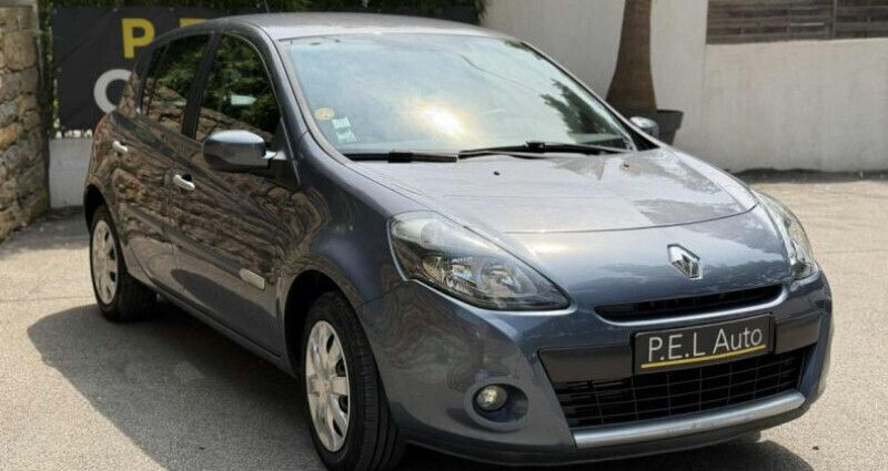 Utilisé 2009 Renault Clio III Dynamique Citadine | 5 990 € (Prix juste) - Image 1/4