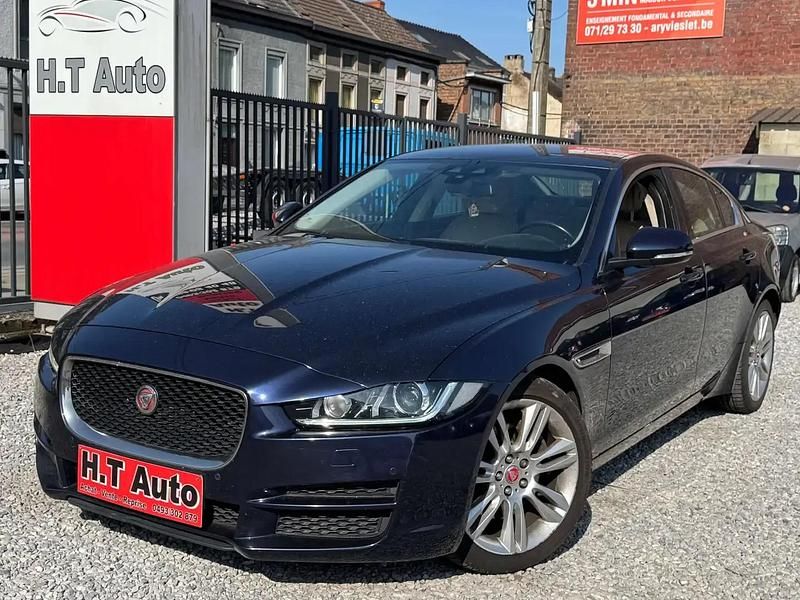 Bleu Utilisé 2017 Jaguar XE Business Edition Berline | 3 999 € - Image 1/4