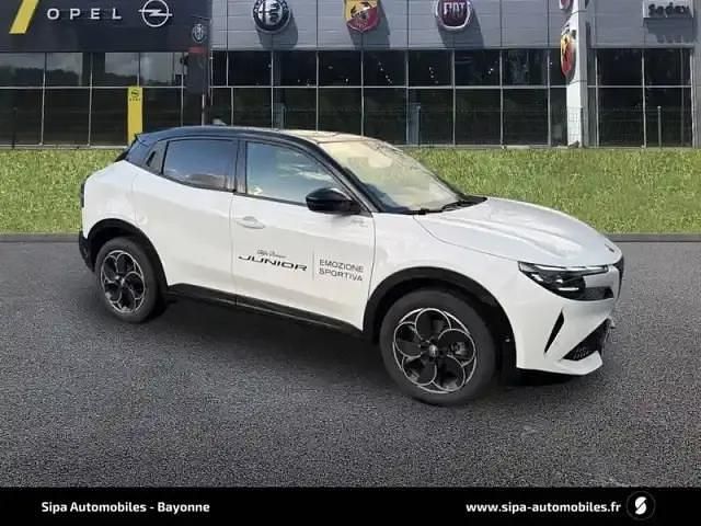 Nouvelle Alfa Romeo Junior 114 kW (156 ch) 2025 Blanc sempione avec toit SUV