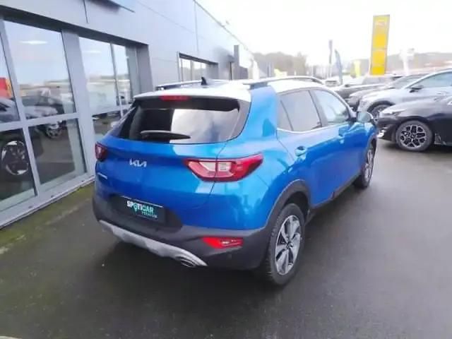 Occasion Kia Stonic 2022 Bleu azur métallisé / toit blanc SUV