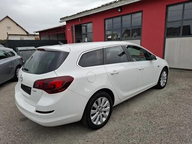 Blanc Utilisé 2011 Opel Astra Break | 3 000 € (Prix cher) - Image 1/4