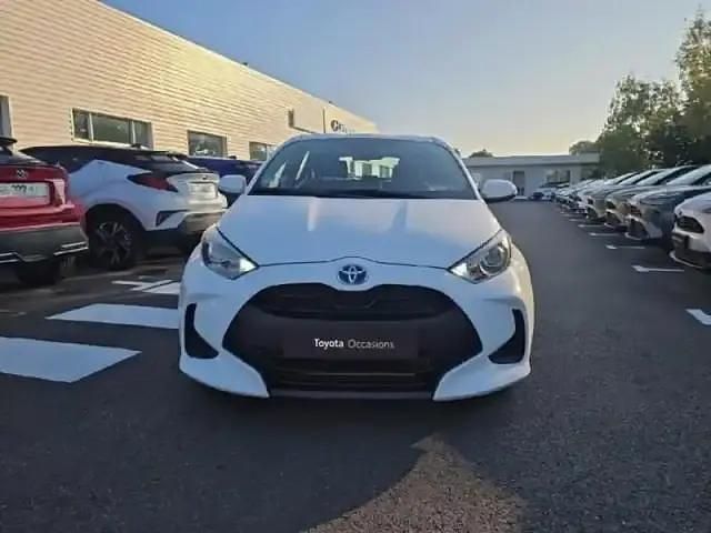 Blanc Occasion 2023 Toyota Yaris Hybrid Berline | 17 990 € (Bon prix) - Image 1/1