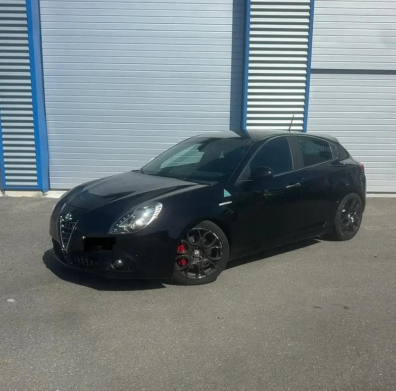 Utilisé 2014 Alfa Romeo Giulietta Quadrifoglio Verde Citadine | 11 000 € - Image 1/4