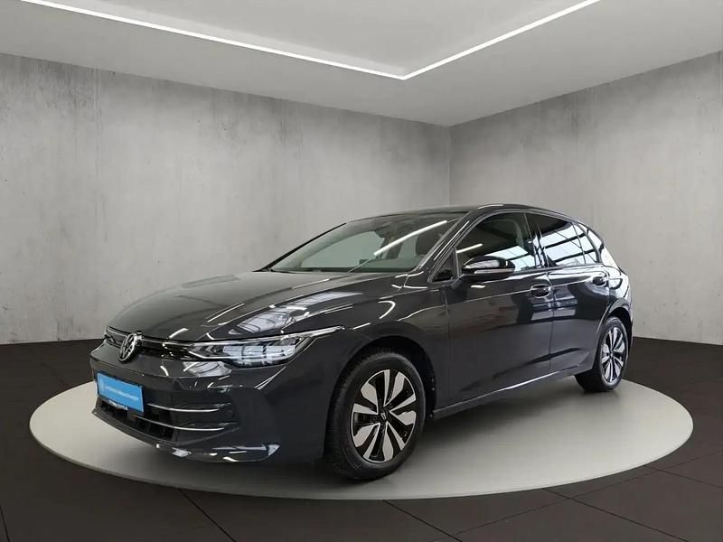 Gris Utilisé 2024 VW Golf VIII Life Berline | 30 400 € (Prix juste) - Image 1/4