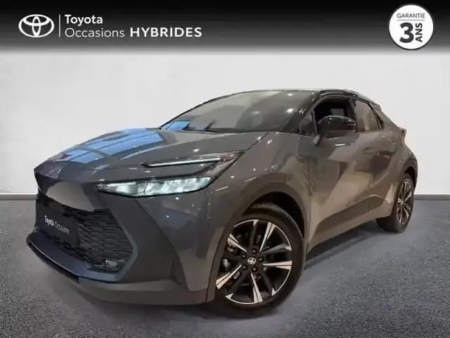 Gris météore métallisé biton Nouvelle 2025 Toyota C-HR SUV | 35 990 € (Prix assez cher) - Image 1/4