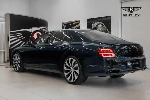 Nouvelle Bentley Continental Flying Spur 680 ch (500 kW) 2025 Black sapphire Berline