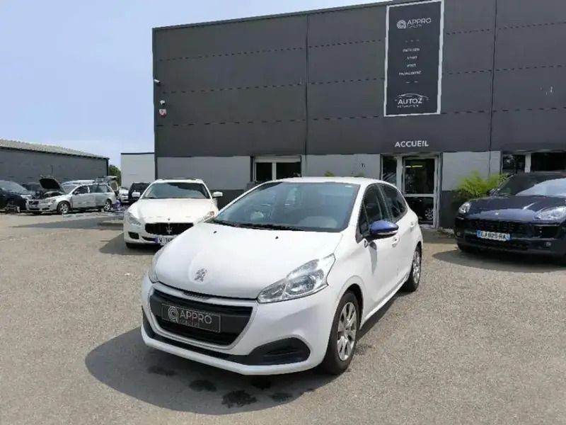 Blanc Utilisé 2017 Peugeot 208 Citadine | 5 900 € (Bon prix) - Image 1/4