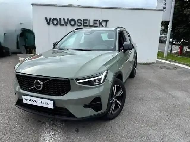 Vert fonce Utilisé 2024 Volvo XC40 SUV | 33 980 € (Prix juste) - Image 1/4