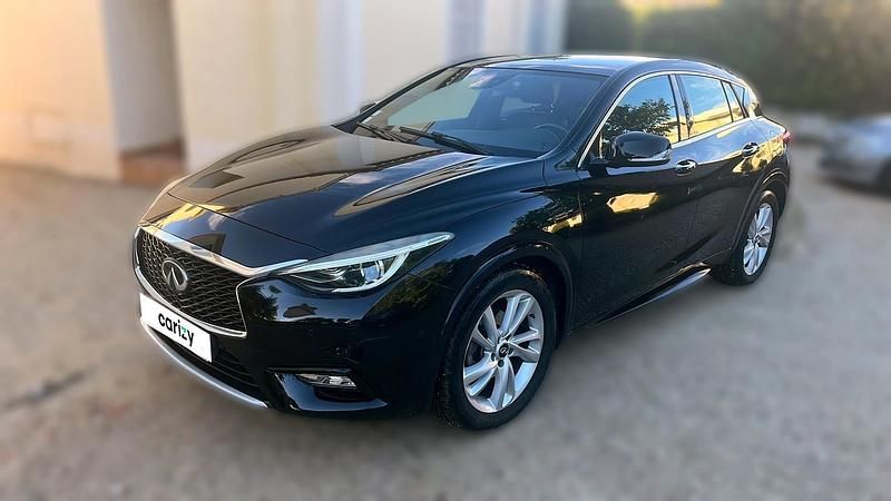 Noir Utilisé 2016 Infiniti Q30 Berline | 12 690 € - Image 1/4