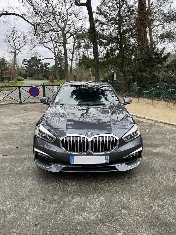 Gris Utilisé 2019 BMW 118 Luxury Line Citadine | 23 000 € (Prix juste) - Image 1/4
