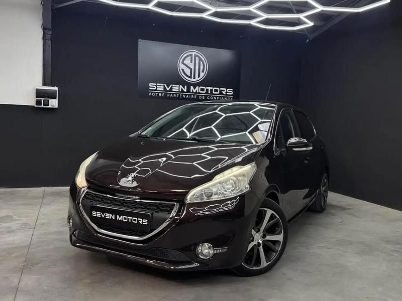 Brun Utilisé 2012 Peugeot 208 Citadine | 6 990 € (Prix assez cher) - Image 1/4