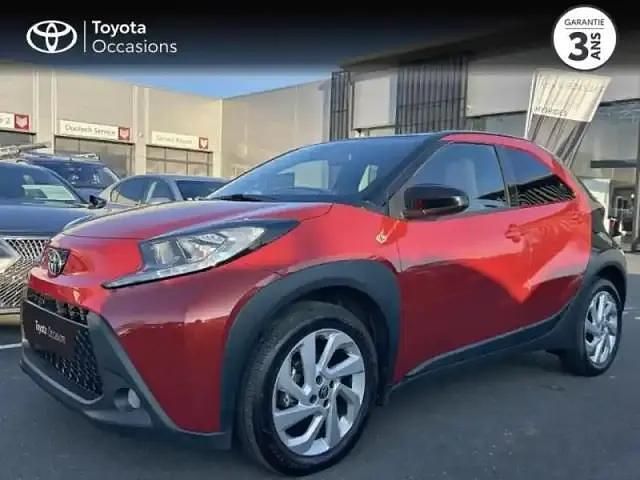 Biton rouge piment premium/toit noir Occasion 2022 Toyota Aygo X Design SUV | 13 000 € (Super prix) - Image 1/4