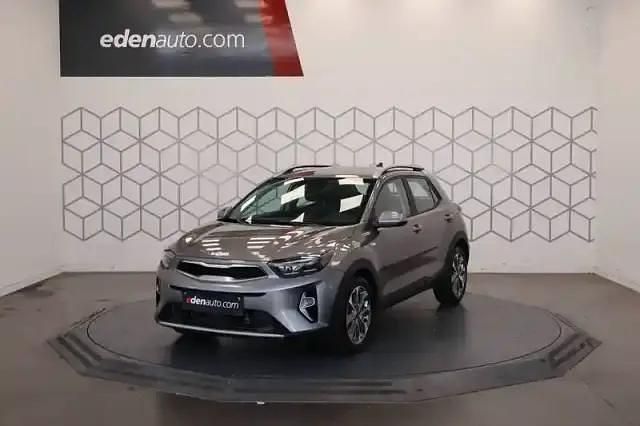 Gris Occasion 2024 Kia Stonic GT-Line SUV | 18 790 € (Bon prix) - Image 1/4