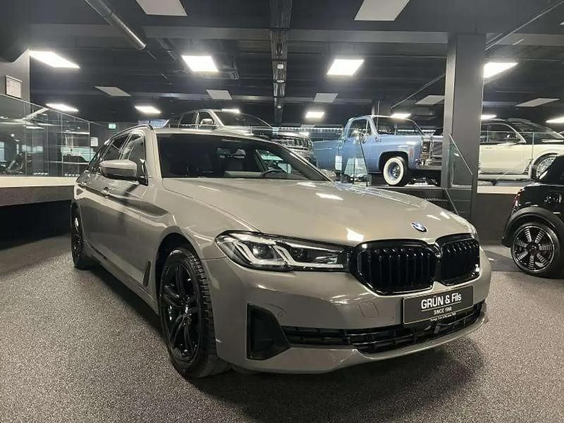 Gris Utilisé 2021 BMW 520 Sport Line Break | 33 990 € (Prix juste) - Image 1/4