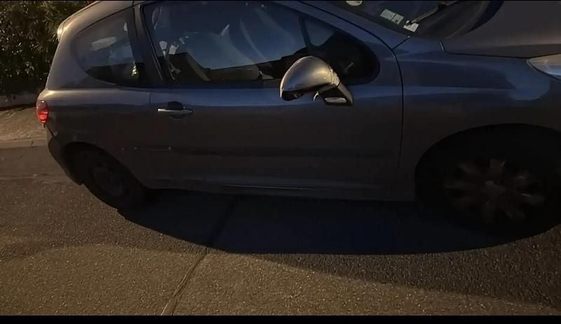 Gris Occasion 2008 Peugeot 207 Style Berline | 1 100 € (Super prix) - Image 1/4