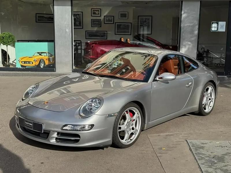 Gris Occasion 2005 Porsche 911 Carrera S Coupé | 52 900 € (Prix juste) - Image 1/4