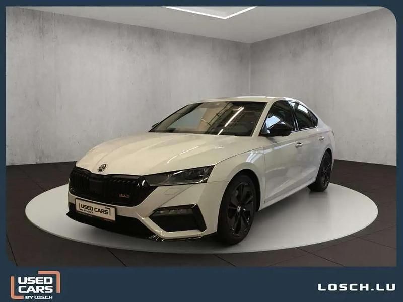 Blanc Utilisé 2024 Skoda Octavia RS Berline | 37 938 € (Prix juste) - Image 1/4