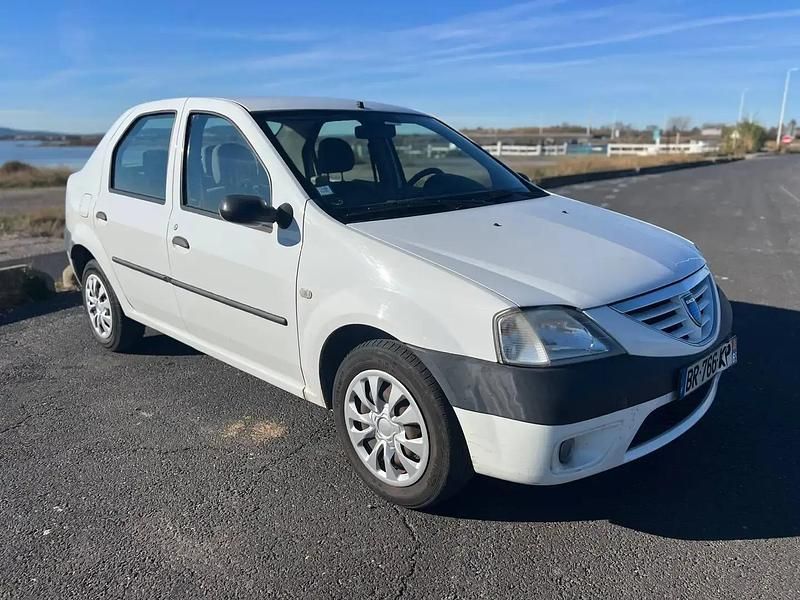 Gris Occasion 2008 Dacia Logan Lauréate Berline | 2 999 € - Image 1/4