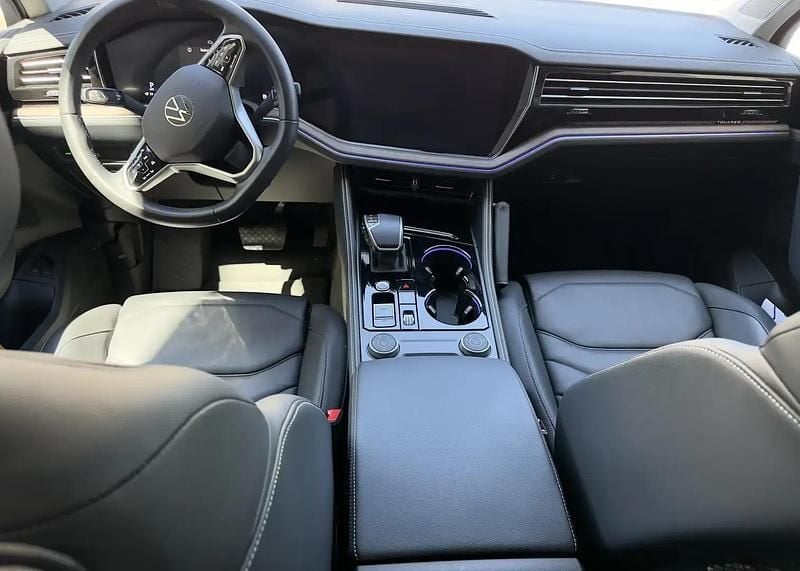 Gris Occasion 2024 VW Touareg Elegance SUV | 71 690 € (Prix assez cher) - Image 1/4